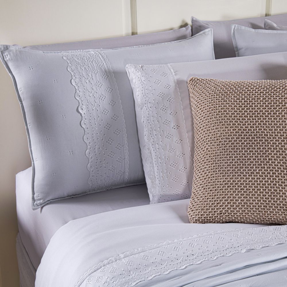 [10 PIEZAS] Juego de Cama Serena de Percal 300 Hilos con Bordado Inglés